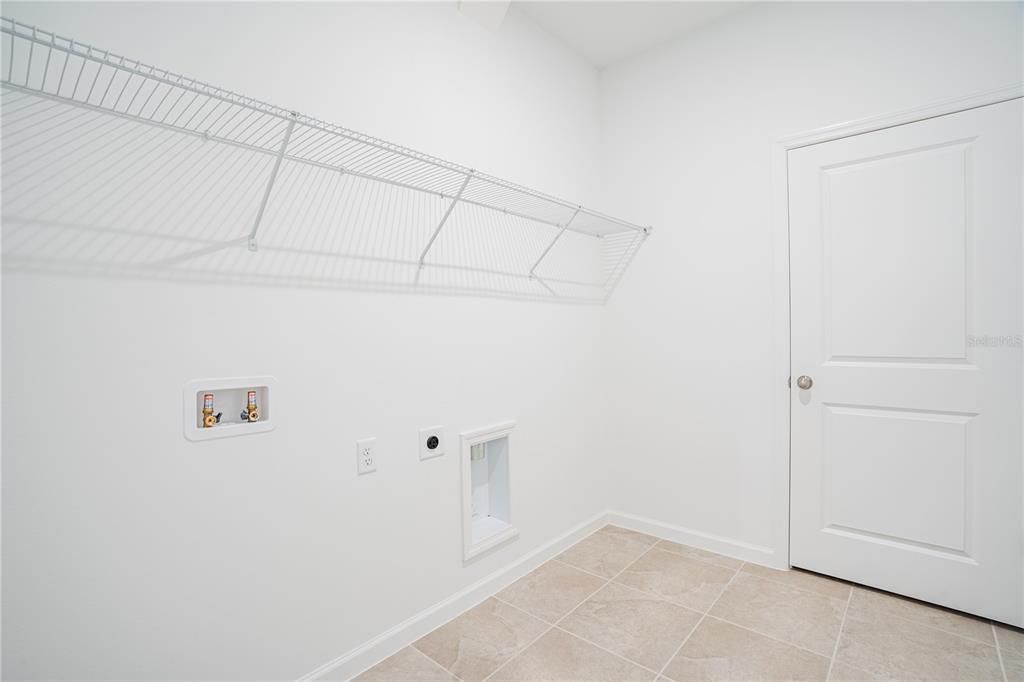 For Rent: $2,100 (3 beds, 2 baths, 1556 Square Feet)
