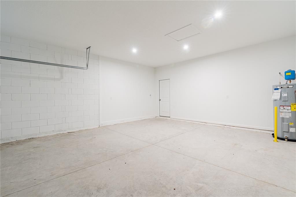 For Rent: $2,100 (3 beds, 2 baths, 1556 Square Feet)