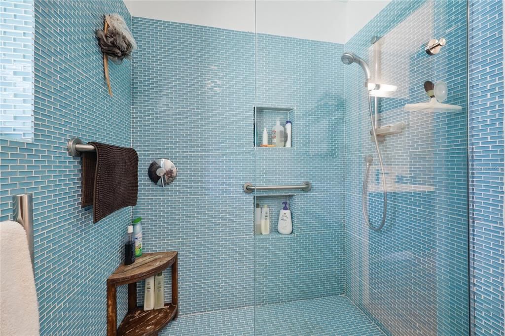 En Venta: $850,000 (4 camas, 3 baños, 2536 Pies cuadrados)