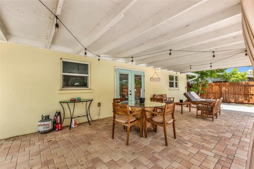 For Sale: $389,000 (3 beds, 2 baths, 1803 Square Feet)