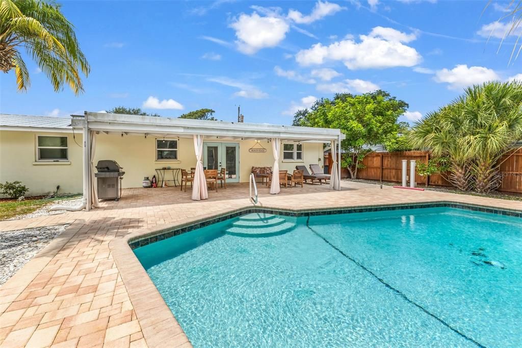 For Sale: $389,000 (3 beds, 2 baths, 1803 Square Feet)