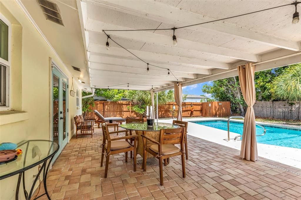 For Sale: $389,000 (3 beds, 2 baths, 1803 Square Feet)