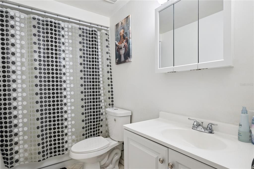 For Sale: $120,000 (2 beds, 2 baths, 1073 Square Feet)