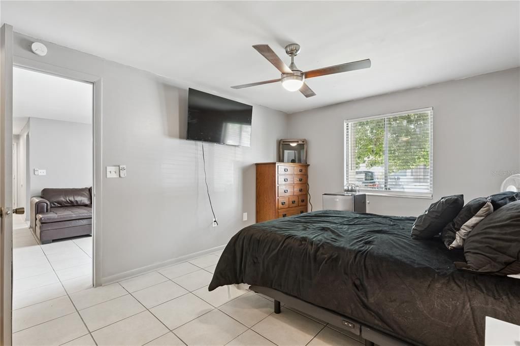 For Sale: $120,000 (2 beds, 2 baths, 1073 Square Feet)
