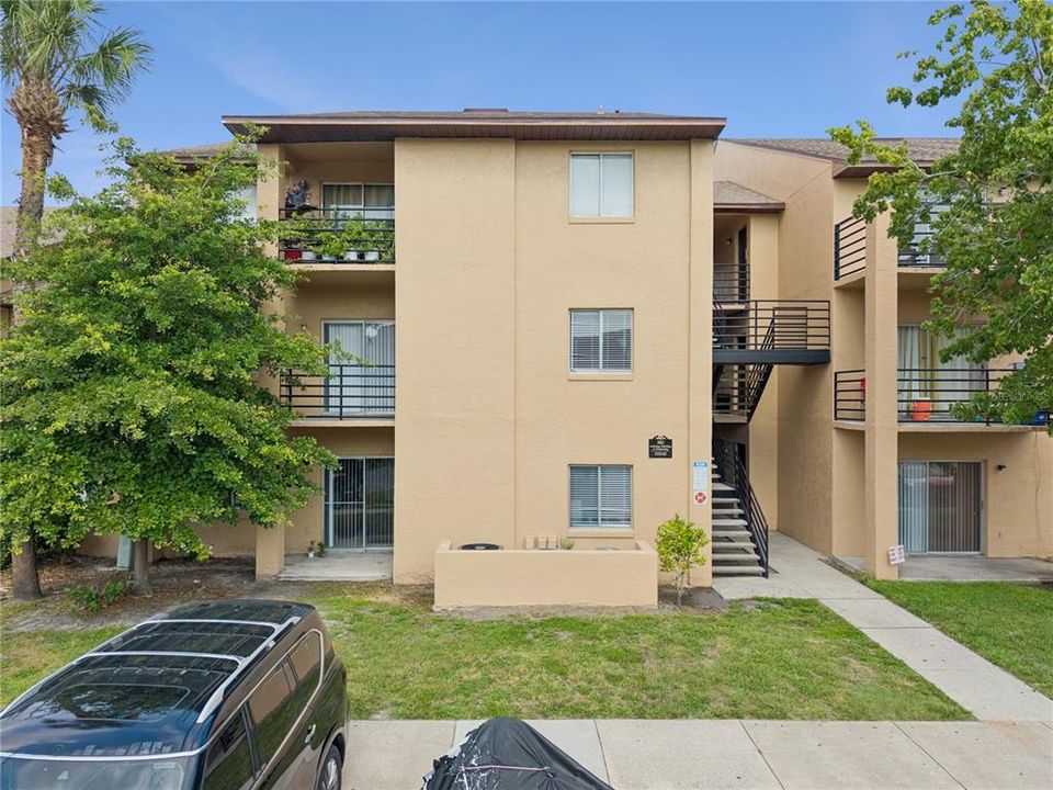 For Sale: $120,000 (2 beds, 2 baths, 1073 Square Feet)
