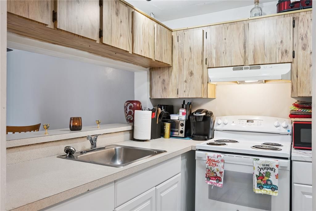 For Sale: $120,000 (2 beds, 2 baths, 1073 Square Feet)