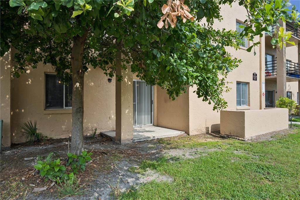 For Sale: $120,000 (2 beds, 2 baths, 1073 Square Feet)