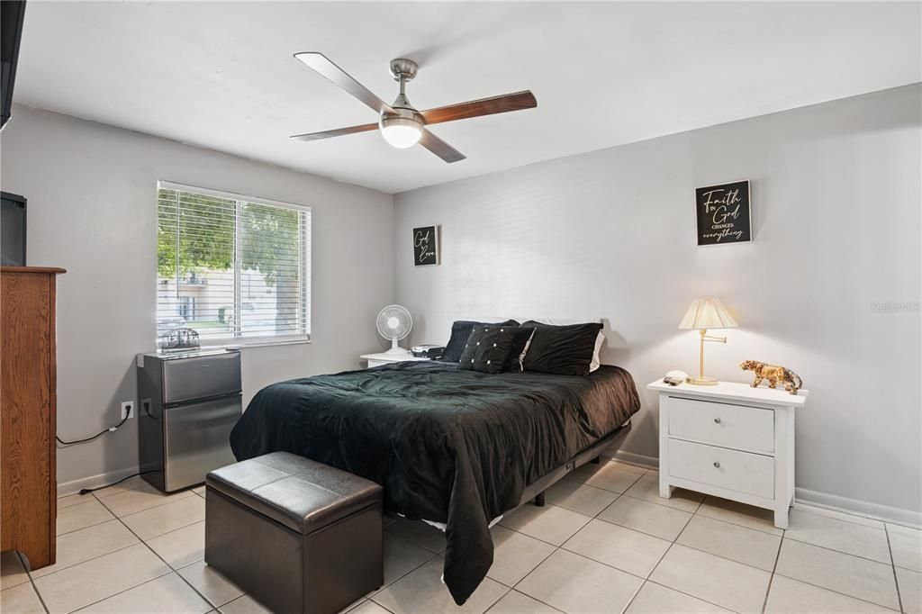 For Sale: $120,000 (2 beds, 2 baths, 1073 Square Feet)