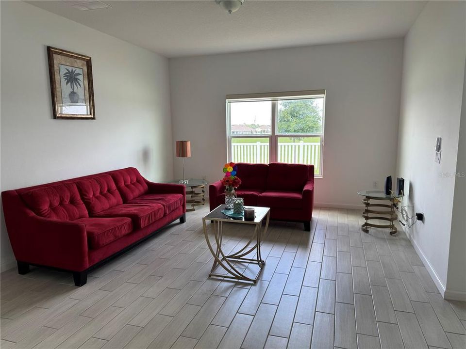 For Sale: $262,400 (4 beds, 2 baths, 1959 Square Feet)