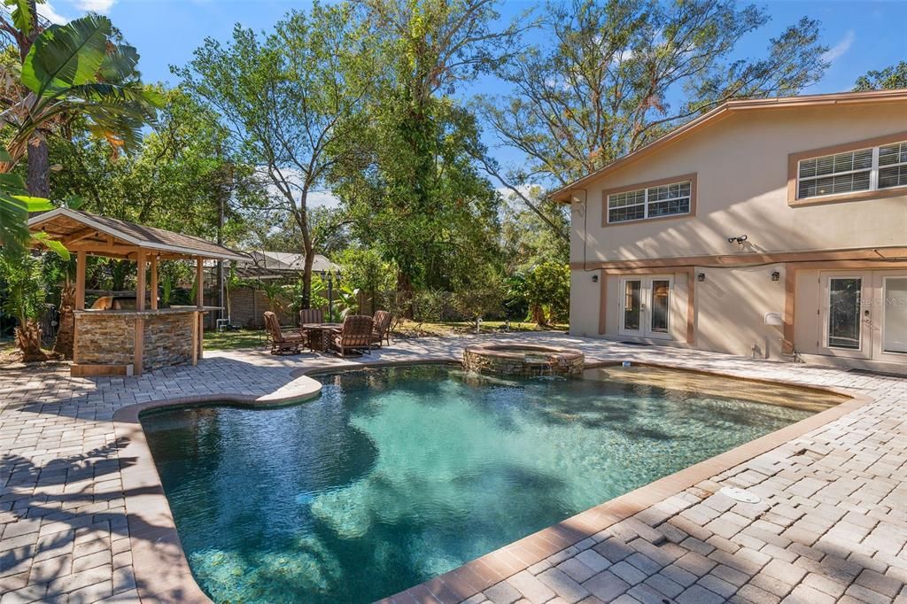 For Rent: $6,999 (7 beds, 3 baths, 5116 Square Feet)