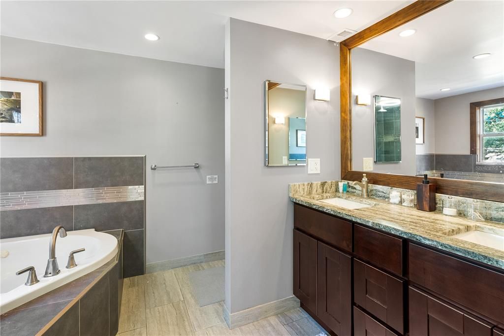 For Rent: $6,999 (7 beds, 3 baths, 5116 Square Feet)