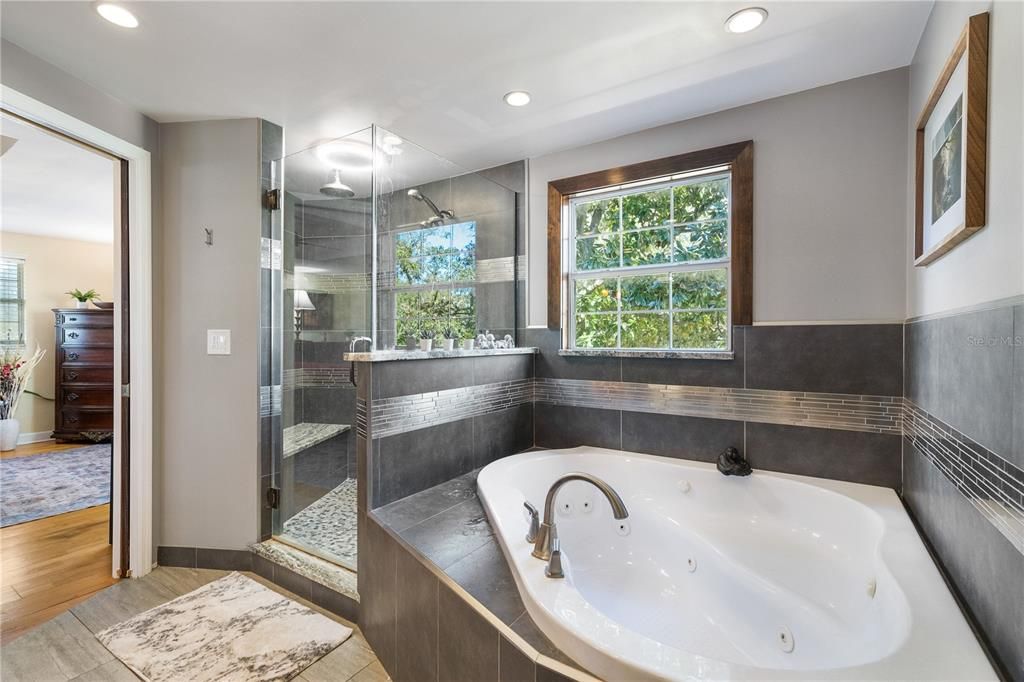 For Rent: $6,999 (7 beds, 3 baths, 5116 Square Feet)