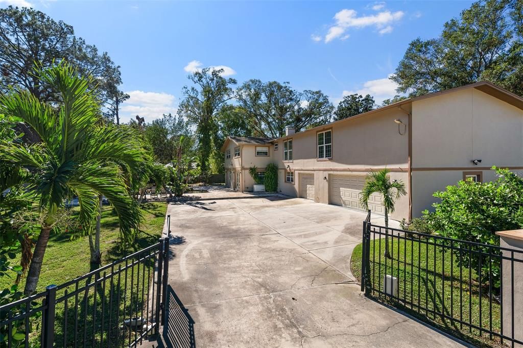 For Rent: $6,999 (7 beds, 3 baths, 5116 Square Feet)