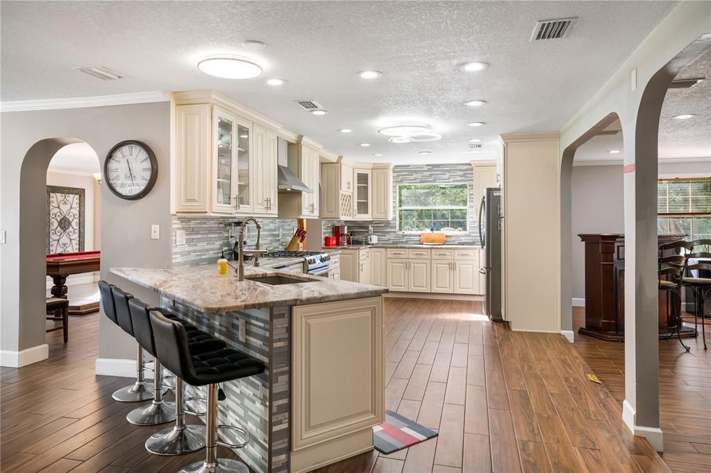 For Rent: $6,999 (7 beds, 3 baths, 5116 Square Feet)