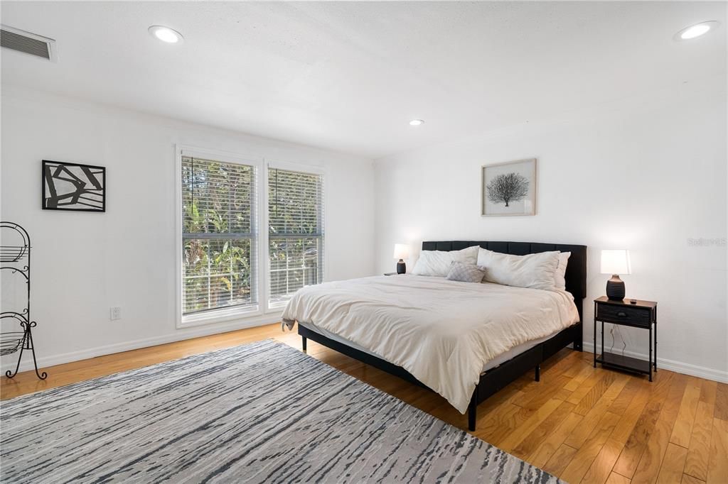 For Rent: $6,999 (7 beds, 3 baths, 5116 Square Feet)