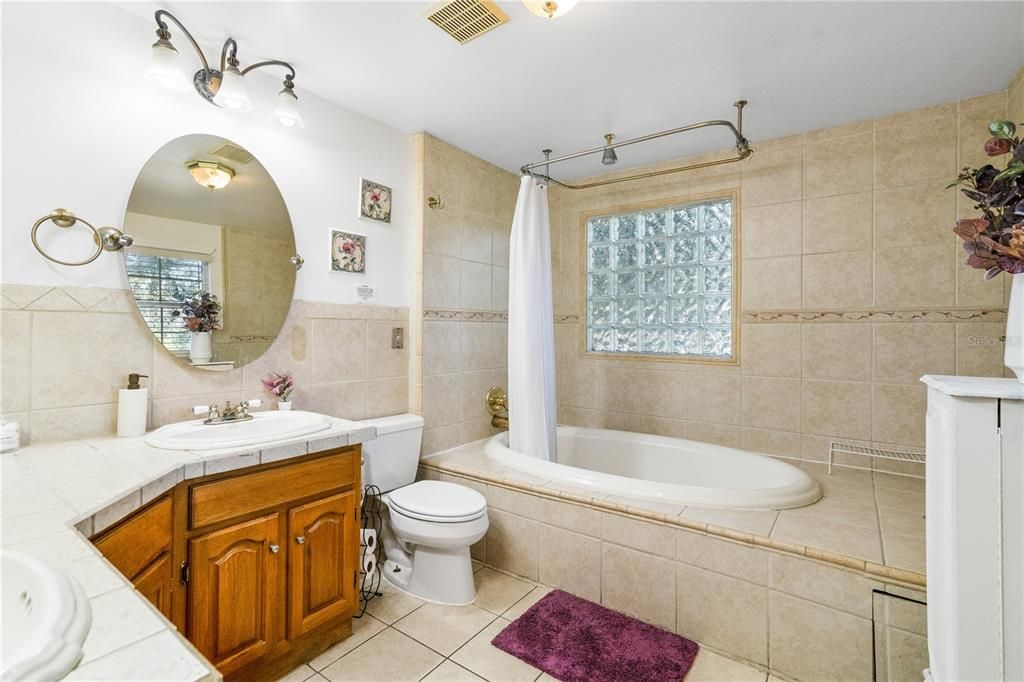 For Rent: $6,999 (7 beds, 3 baths, 5116 Square Feet)