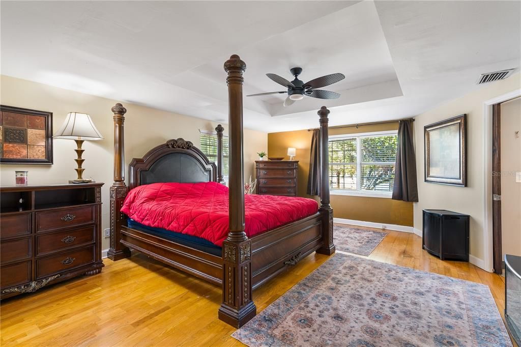 For Rent: $6,999 (7 beds, 3 baths, 5116 Square Feet)