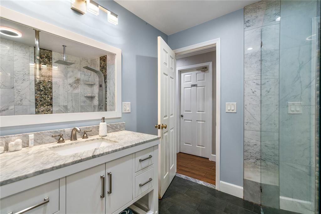 For Rent: $6,999 (7 beds, 3 baths, 5116 Square Feet)