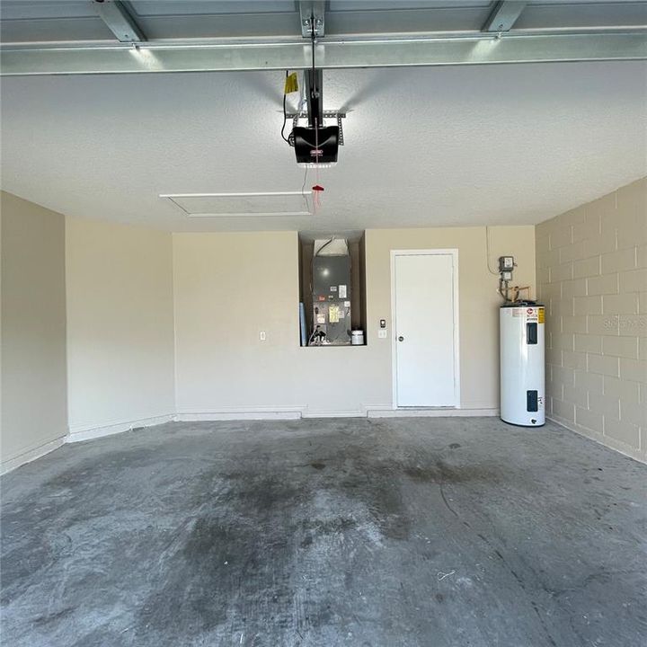 For Rent: $2,100 (4 beds, 2 baths, 2010 Square Feet)
