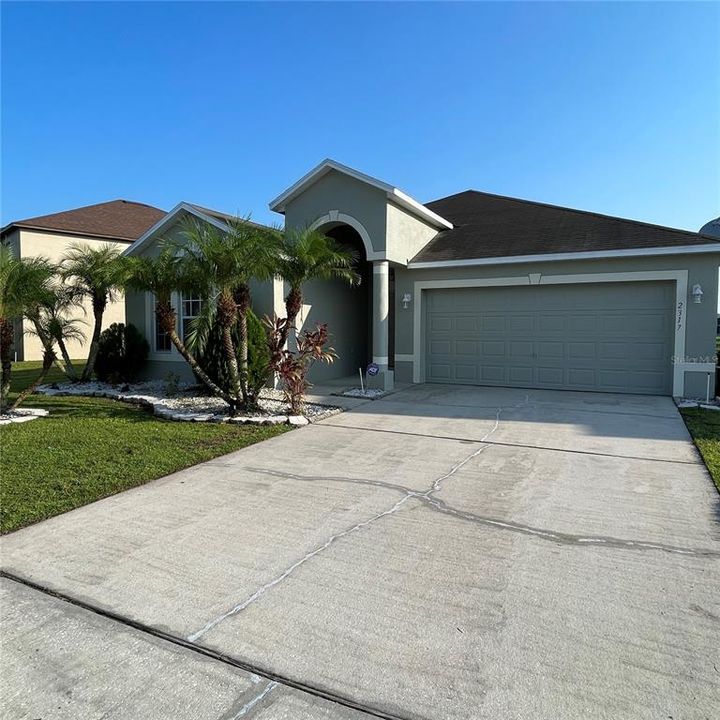 For Rent: $2,100 (4 beds, 2 baths, 2010 Square Feet)