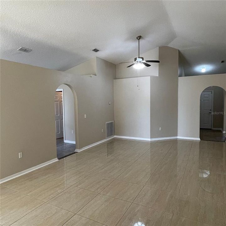 For Rent: $2,100 (4 beds, 2 baths, 2010 Square Feet)