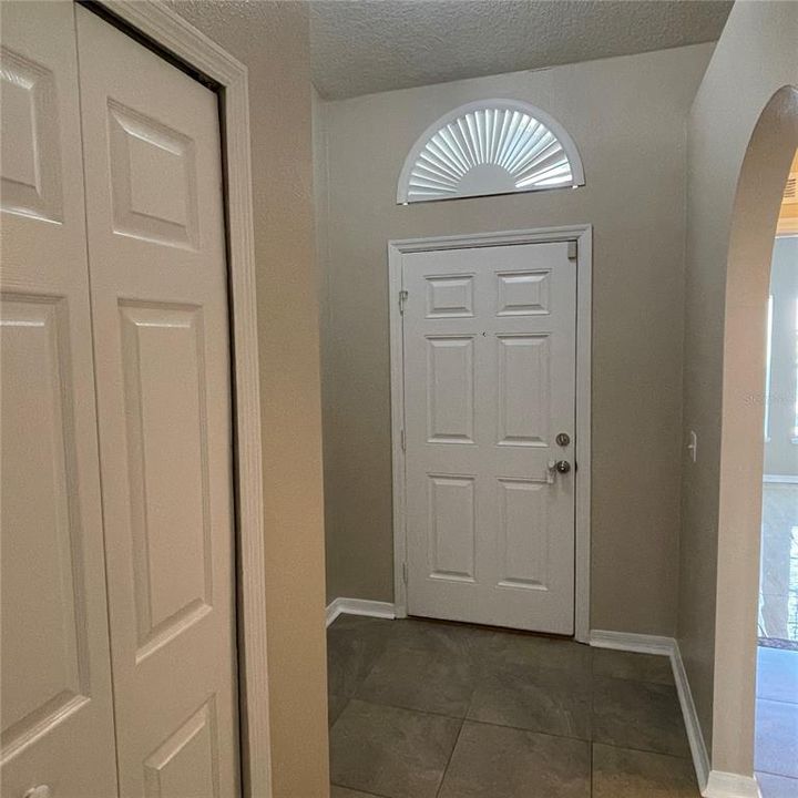 For Rent: $2,100 (4 beds, 2 baths, 2010 Square Feet)
