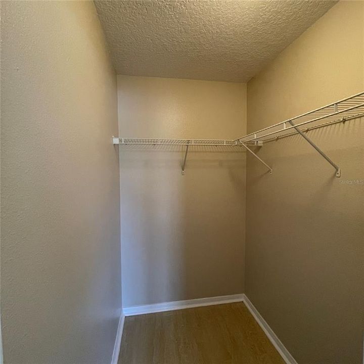 For Rent: $2,100 (4 beds, 2 baths, 2010 Square Feet)