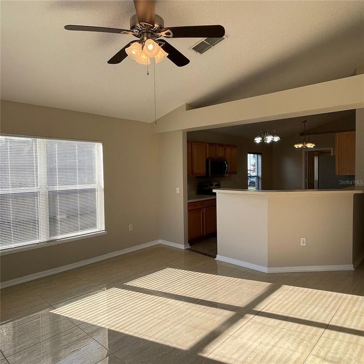 For Rent: $2,100 (4 beds, 2 baths, 2010 Square Feet)