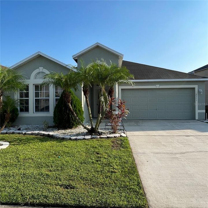 For Rent: $2,100 (4 beds, 2 baths, 2010 Square Feet)