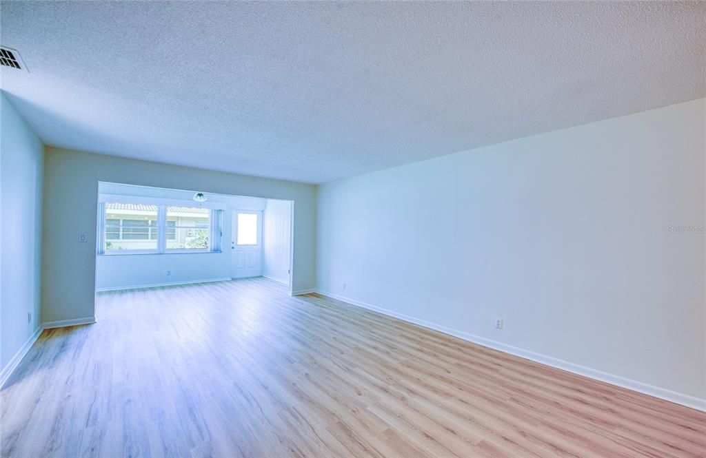 На продажу: $97,000 (1 спален, 1 ванн, 985 Квадратных фут)