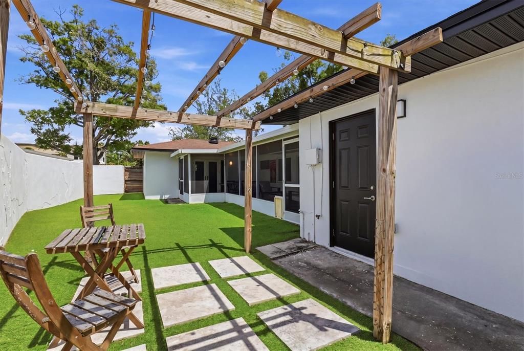 En Renta: $6,500 (4 camas, 3 baños, 2413 Pies cuadrados)
