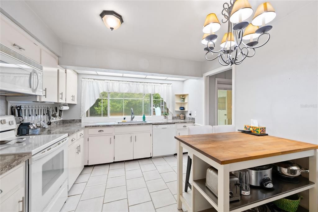 En Venta: $532,000 (4 camas, 2 baños, 2184 Pies cuadrados)