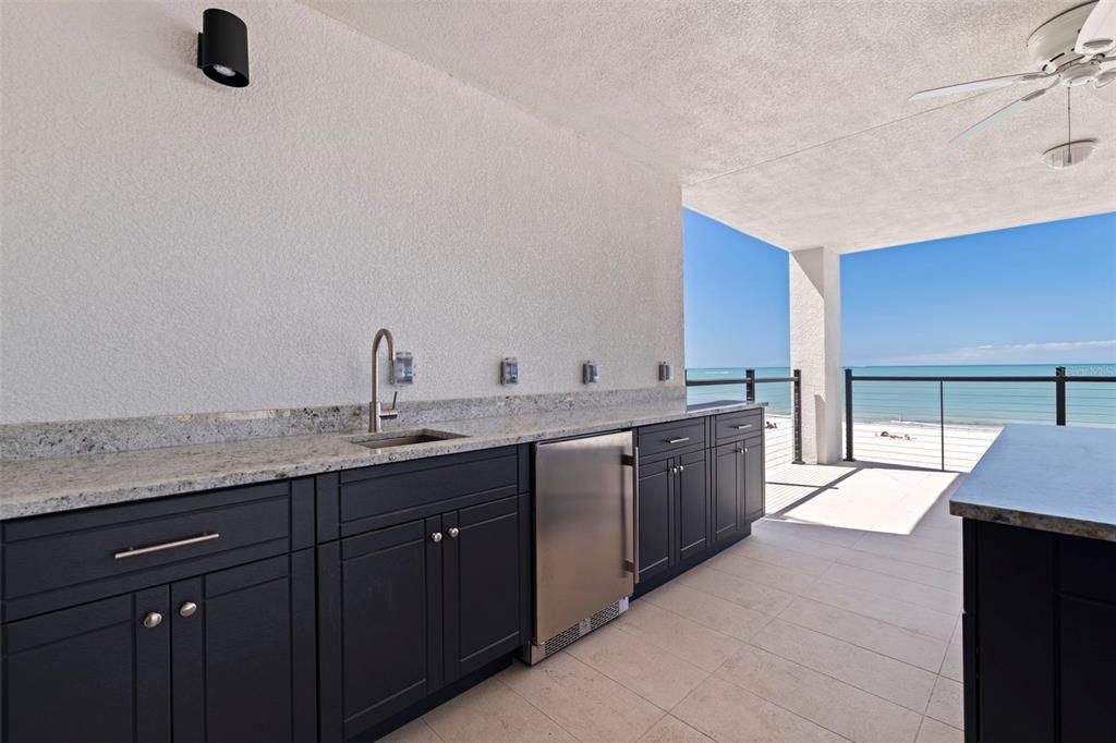 For Sale: $2,729,000 (2 beds, 3 baths, 2330 Square Feet)