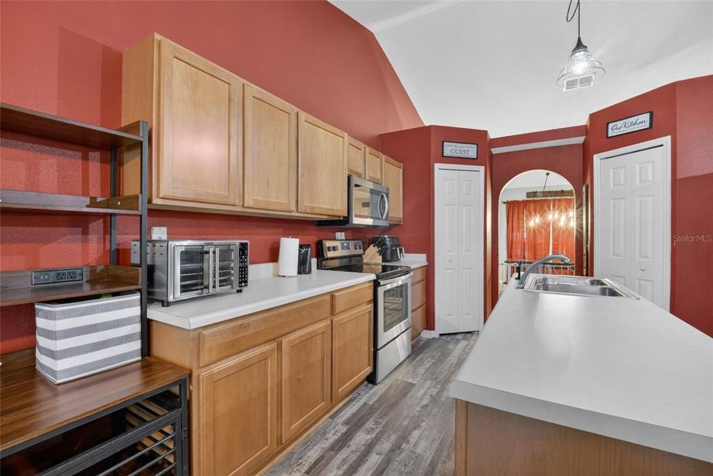 For Sale: $390,000 (4 beds, 2 baths, 2256 Square Feet)