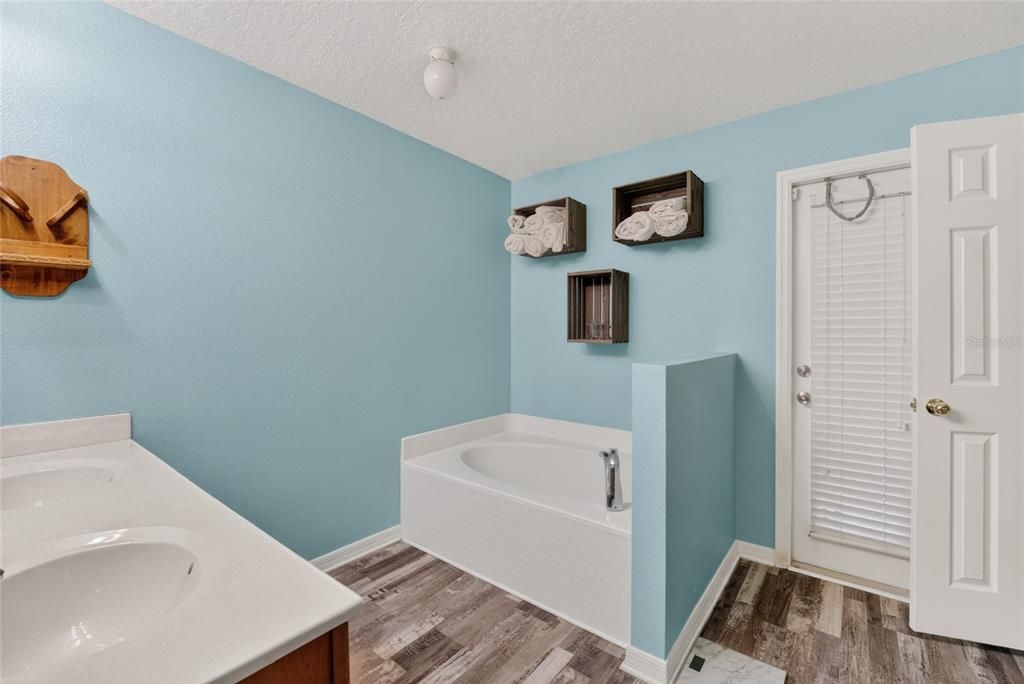 For Sale: $390,000 (4 beds, 2 baths, 2256 Square Feet)