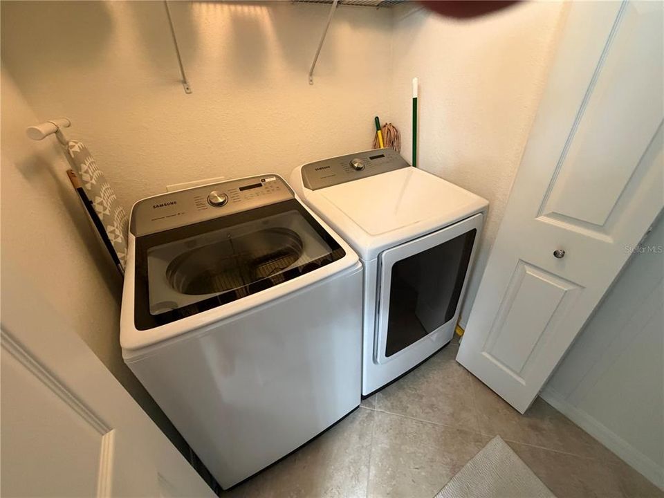 En Venta: $295,500 (2 camas, 2 baños, 1121 Pies cuadrados)