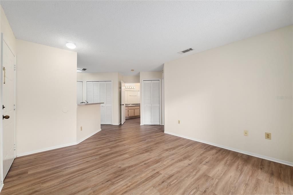 For Sale: $137,900 (1 beds, 1 baths, 600 Square Feet)