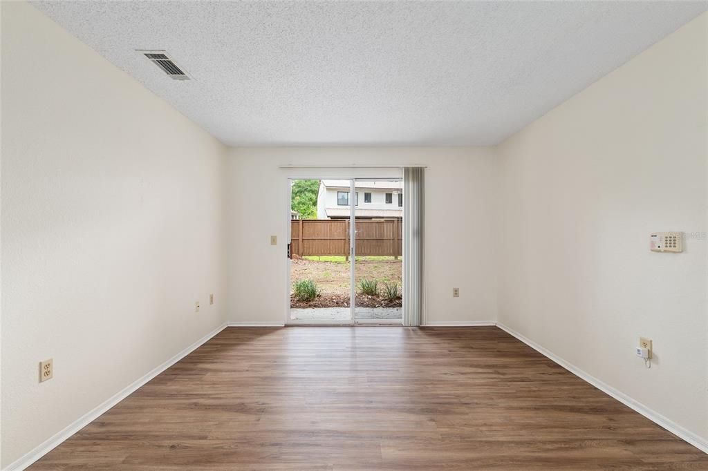 For Sale: $137,900 (1 beds, 1 baths, 600 Square Feet)