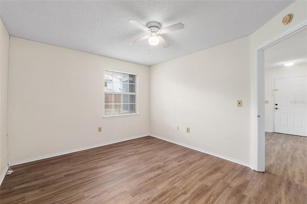 For Sale: $137,900 (1 beds, 1 baths, 600 Square Feet)