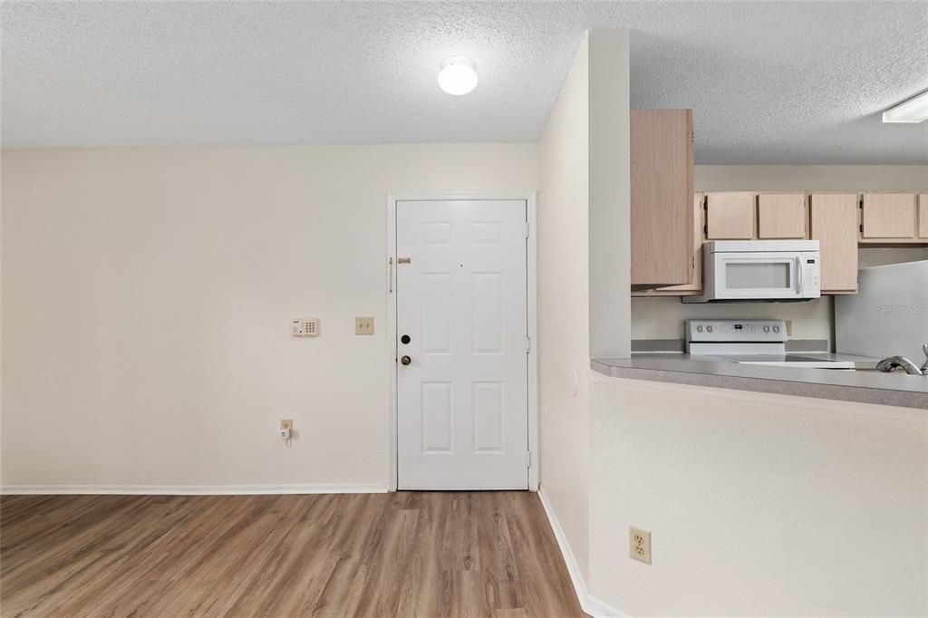 For Sale: $137,900 (1 beds, 1 baths, 600 Square Feet)
