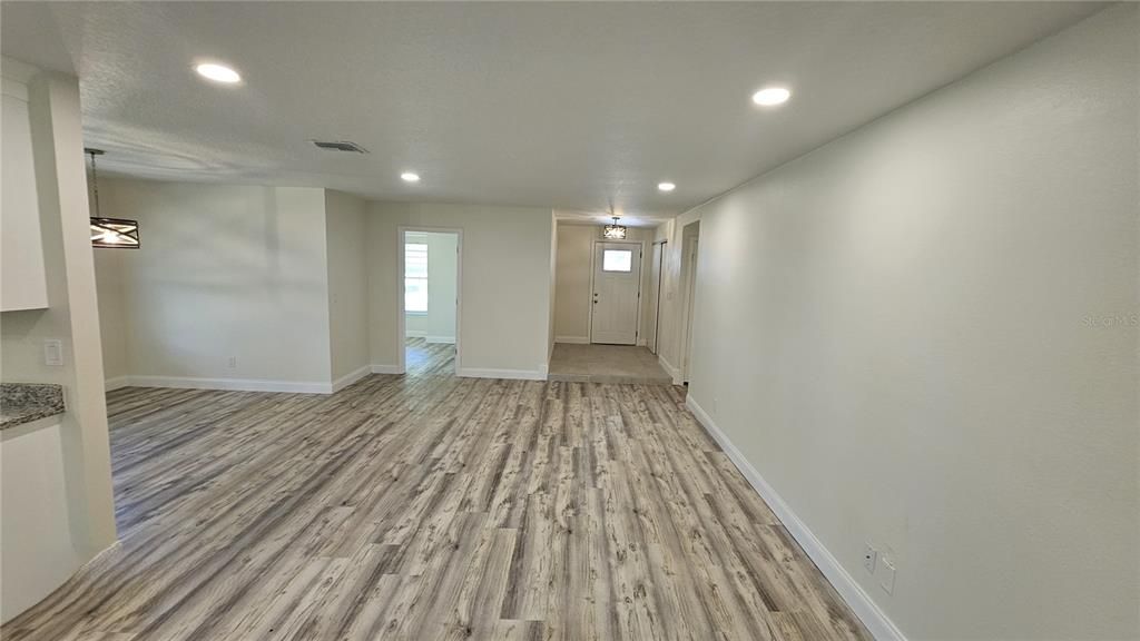 For Rent: $2,000 (3 beds, 2 baths, 1458 Square Feet)