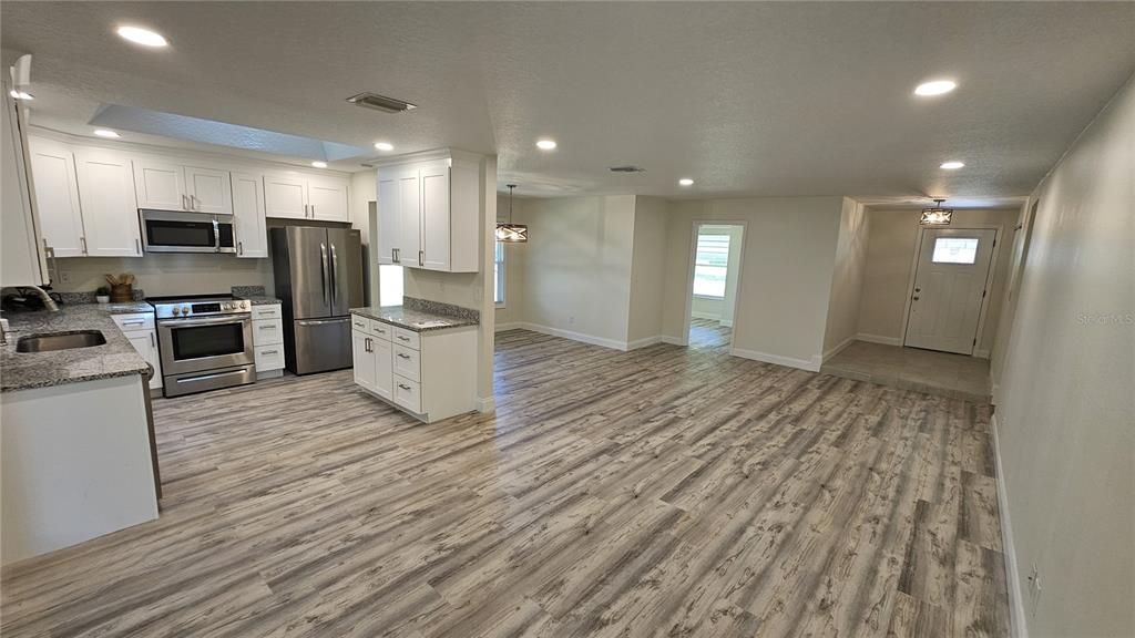 For Rent: $2,000 (3 beds, 2 baths, 1458 Square Feet)