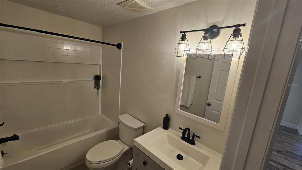 For Rent: $2,000 (3 beds, 2 baths, 1458 Square Feet)