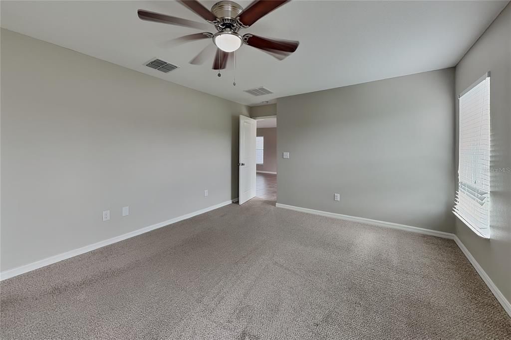 For Rent: $2,299 (4 beds, 2 baths, 1817 Square Feet)