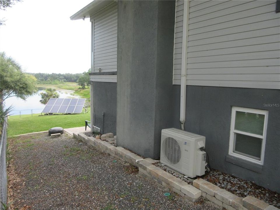For Sale: $360,000 (3 beds, 3 baths, 1560 Square Feet)
