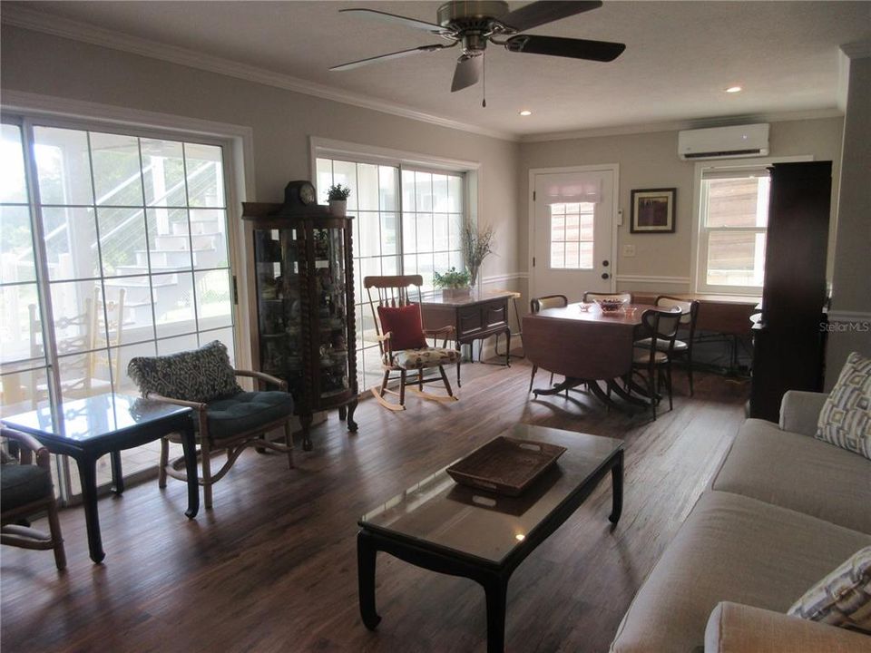 For Sale: $360,000 (3 beds, 3 baths, 1560 Square Feet)