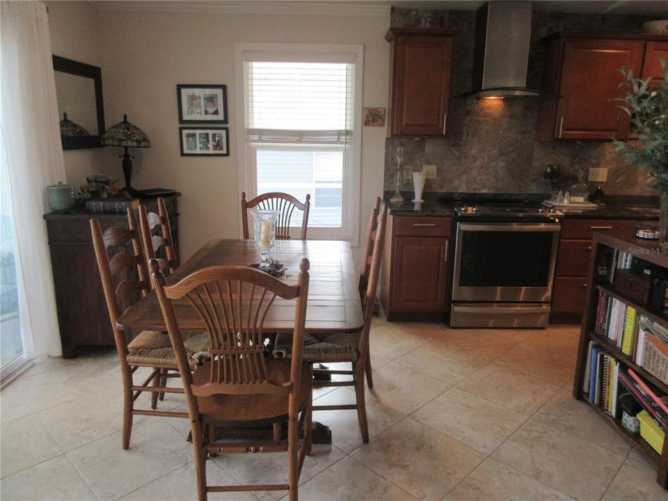 For Sale: $360,000 (3 beds, 3 baths, 1560 Square Feet)