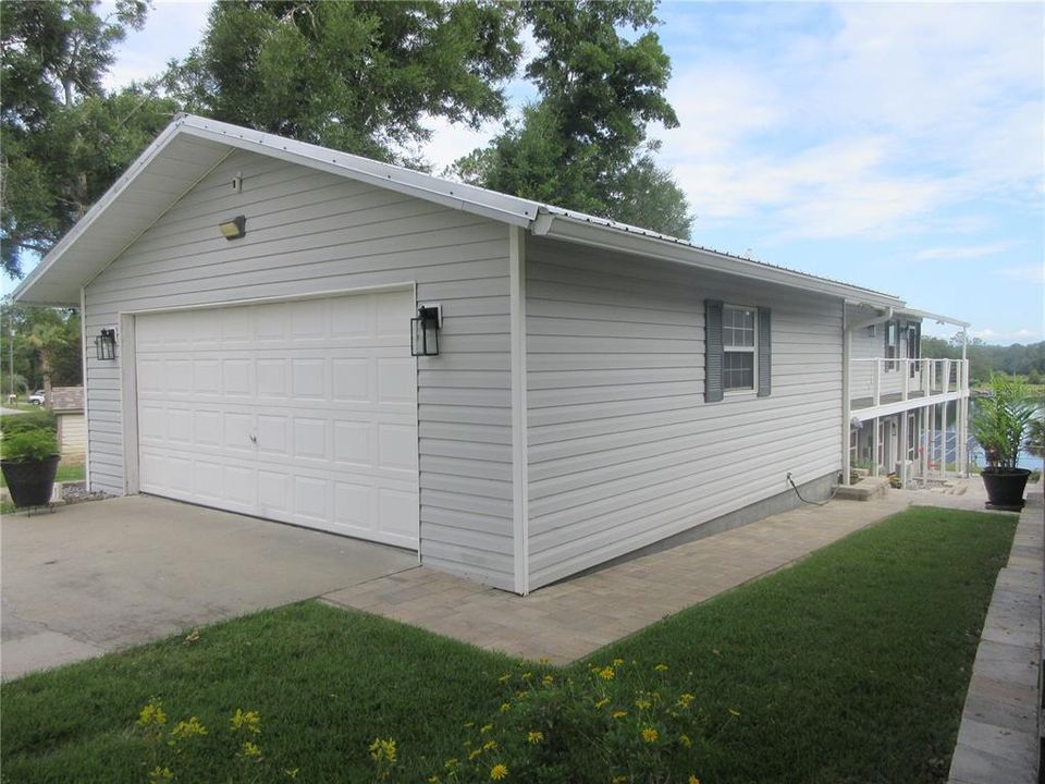 For Sale: $360,000 (3 beds, 3 baths, 1560 Square Feet)