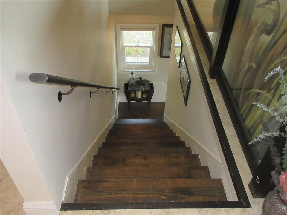 For Sale: $360,000 (3 beds, 3 baths, 1560 Square Feet)