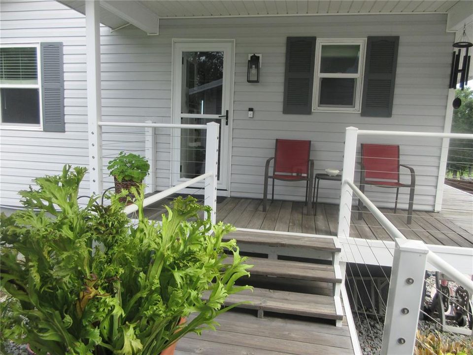 For Sale: $360,000 (3 beds, 3 baths, 1560 Square Feet)